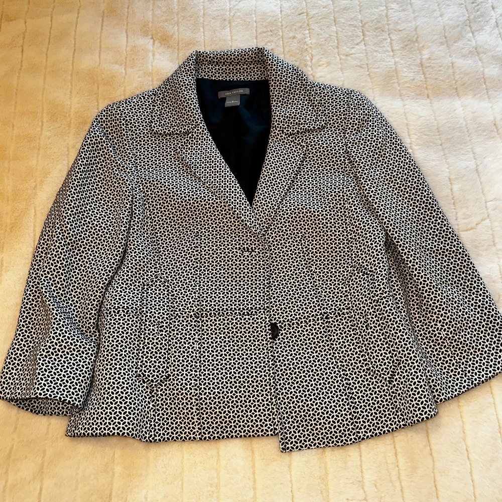 Ann Taylor 3/4 sleeve Jacket in Navy/White